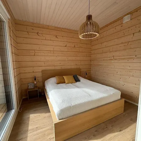 Uusi Ja Viihtyisae Rinnemoekki, Villa