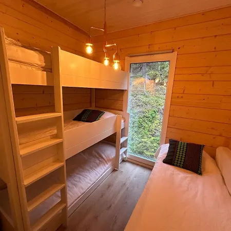 Uusi Ja Viihtyisae Rinnemoekki, Villa *