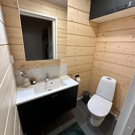 Uusi Ja Viihtyisae Rinnemoekki, Villa *